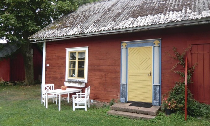 Borgholm House | Idyllic Vacation Home with Oceanfront and Spa Amenities