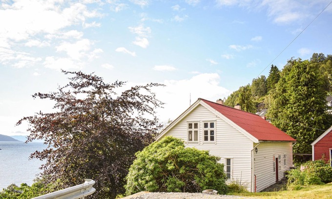 Brekke House | Inviting Home with Captivating Sognefjord Views Awaits You!