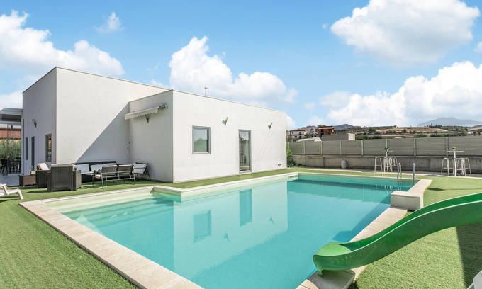 Catenanuova House | Modern Vacation Home with Pool and Spa for Ultimate Relaxation