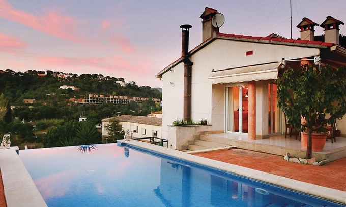 Rio d'Oro House | Welcoming 4-Bedroom Vacation Home with Private Pool & Lake View