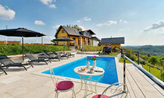 Cestica House | Cozy Retreat with Private Pool Near Varaždin
