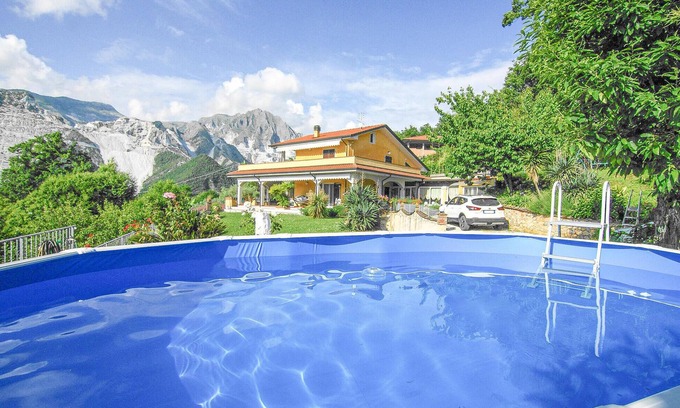 Carrara House | Family-Friendly 4 Bedroom Retreat in Codena with Pool