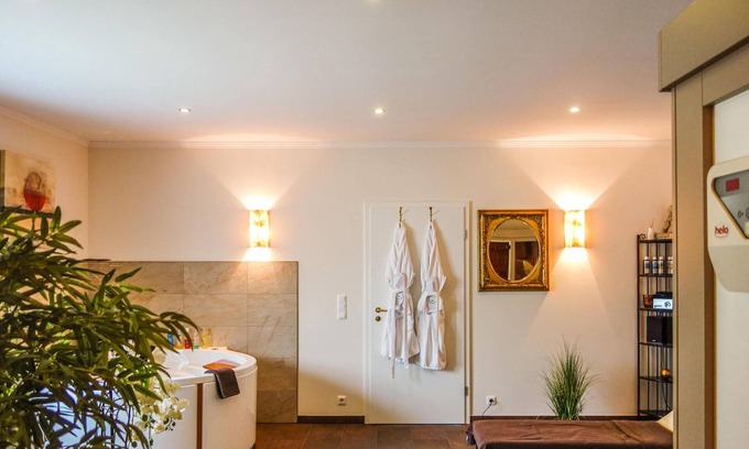 Bielenberg House | Relaxing 1 Bedroom Retreat in Drochtersen with Lake View