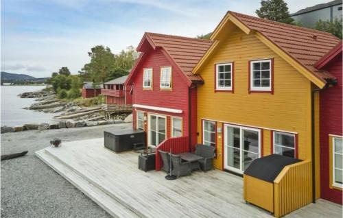 Eidsvag House | Inviting Oceanfront Home in Eidsvg, Romsdal with Kitchen