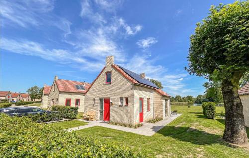 Ewijk House | Comfortable Home in Ewijk with Kitchen & Family Amenities