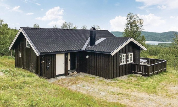 Gol Municipality House | Inviting Cottage Retreat with Lake View in Hemsedal