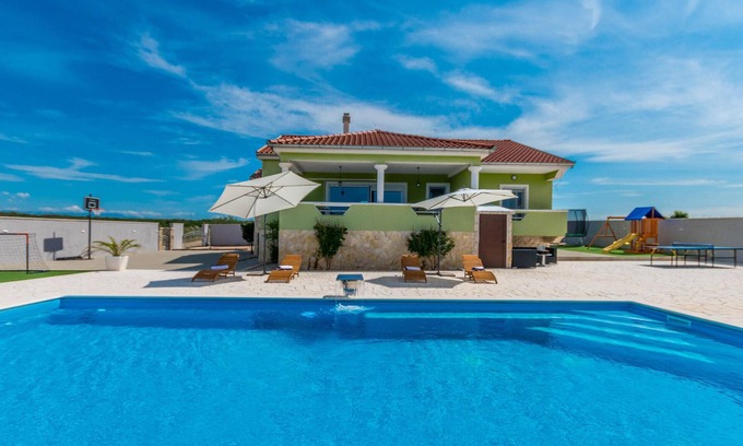 Sveti Filip i Jakov House | Discover a Beautiful Vacation Home in Gornje Rastane