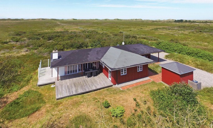 Nørre Lyngvig House | Inviting 3 Bedroom Oceanfront Retreat in Hvide Sande