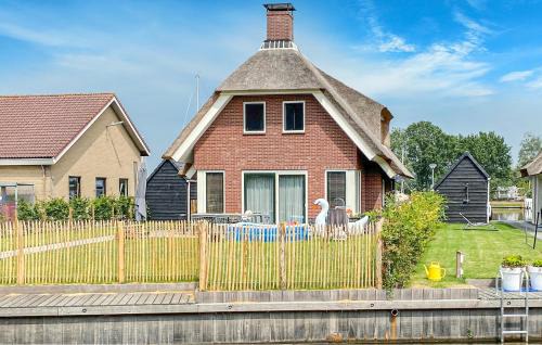 Idskenhuizen House | Stunning Home In Idskenhuizen - With Wifi