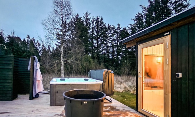 Jerup House | Relaxing Getaway in a Scenic Cottage Area with Ocean Views