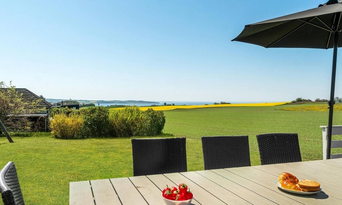 Knebel House | Spacious 5 Bedroom Retreat in Knebel with Ocean Views