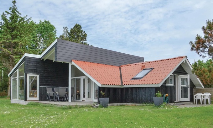 Knebel House | Cozy Family Cottage with Oceanfront Views Awaits You