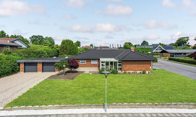 Kollund House | Inviting Family Cottage Near Kollund Beach with Pool Table