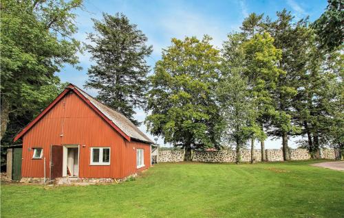 Loberod House | Inviting Home in Lberd with Kitchen & Family-Friendly Amenities