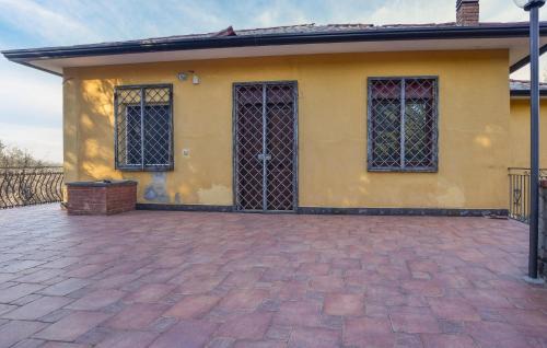 Linguaglossa House | Cozy Home in Linguaglossa with Wifi & Pet-Friendly Amenities