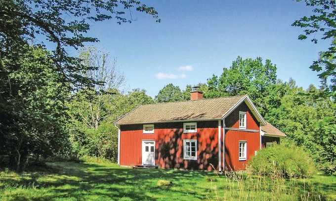 Torne House | Peaceful Lake View Retreat with Spa and Family Amenities