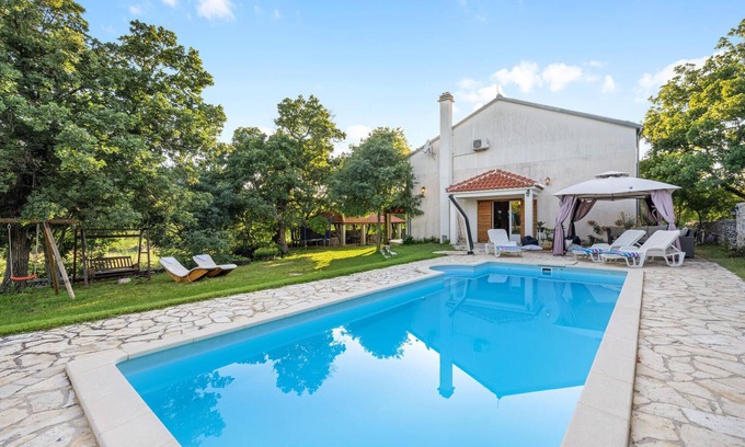 Gradina House | Spacious 4 Bedroom Retreat with Private Pool in Lozovac