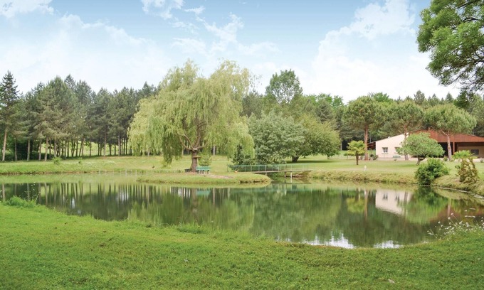 Massugas House | Discover a Tranquil Oasis with Pool and Spa Amenities