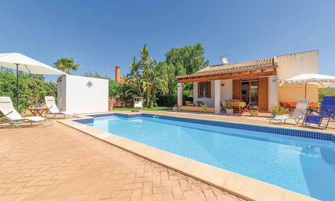 Menfi House | Elegant Vacation Home with Pool in Lido Fiori, Sicily
