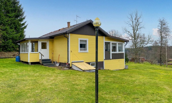 Mjolby House | Welcoming Vacation Home Near Hargsjön with Lake Views