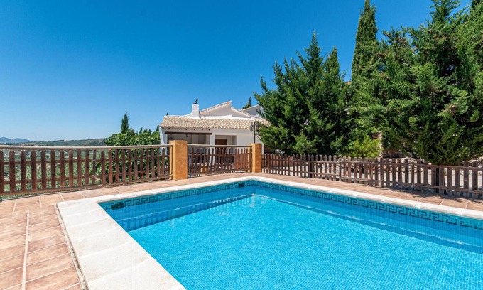 Montefrio House | Idyllic Holiday Home with Pool & Mountain Views Awaiting You
