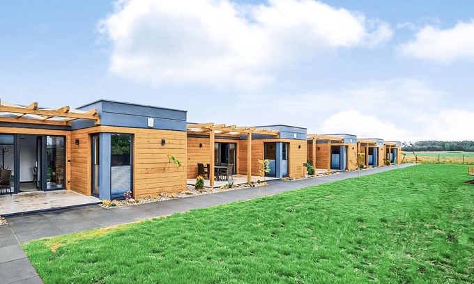 Sarbsk House | Explore Nowcin: Pet-Friendly Holiday Home with Ocean Views