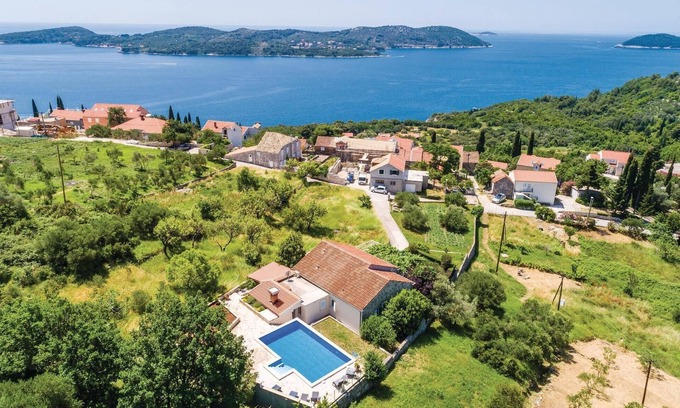 Orasac House | Beautiful 3-Bedroom Stay in Orasac with Oceanfront Views