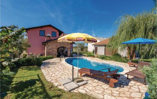Karlovac House | Comfortable Home in Ozalj with Pool and Kitchen Access