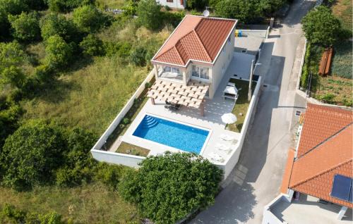 Primorski Dolac House | Elegant Home In Primorski Dolac with Pool and Wifi