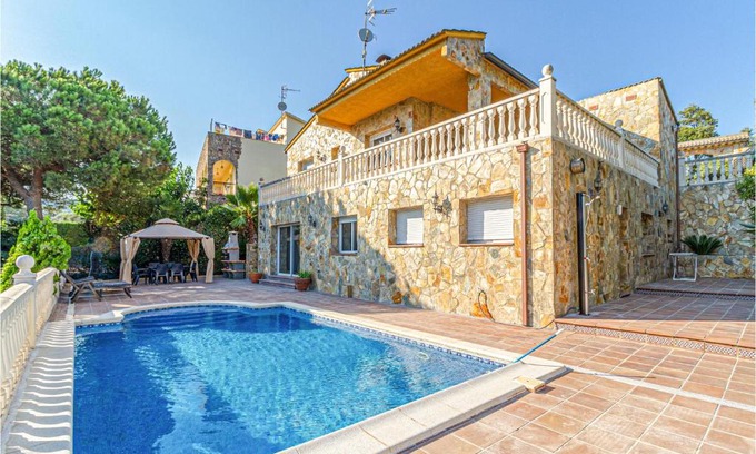 Palafolls House | Relaxing Retreat in Palafolls with Pool & Family Amenities