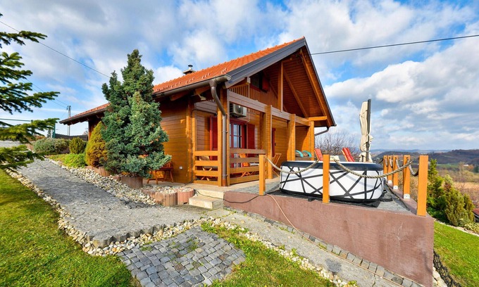 Kraljevec Sesvetski House | Rustic Wooden Retreat for Couples with Spa & Hot Tub
