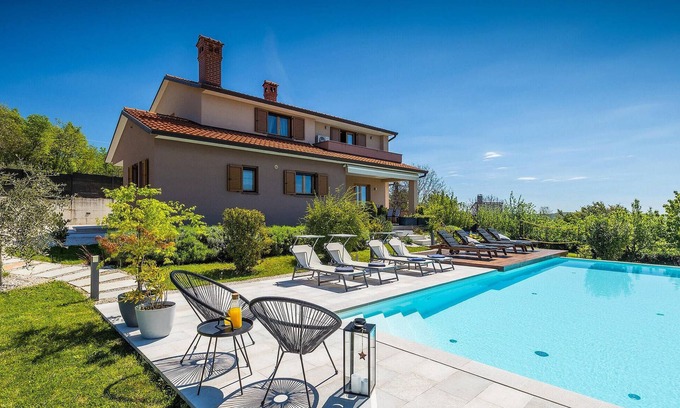 Trviz House | Top-Rated 4 Bedroom Accommodation with Pool in Pazin