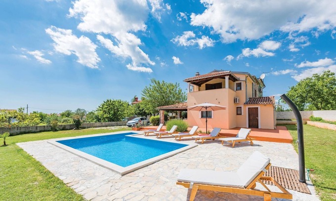 Peresiji House | Family-Friendly 3 Bedroom Stay with Private Pool in Peresiji