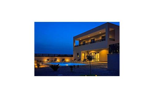 Pirovac House | Stunning Home In Pirovac