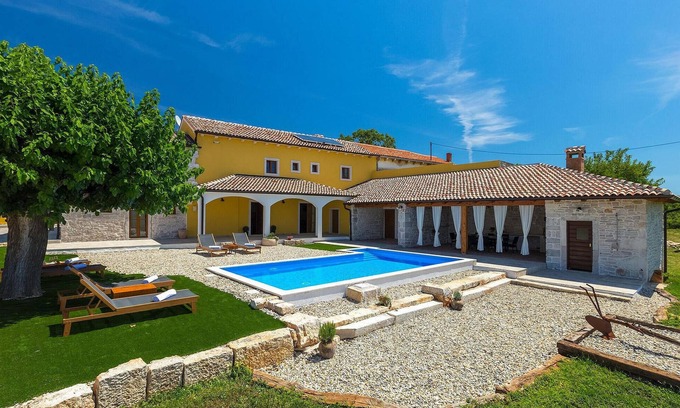 Sveti Lovrec House | Exceptional 4 Bedroom Accommodation with Pool in Porec