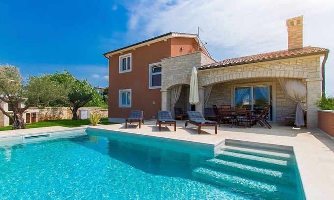 Kastelir-Labinci House | Spacious 4-Bedroom Getaway with Private Pool in Porec