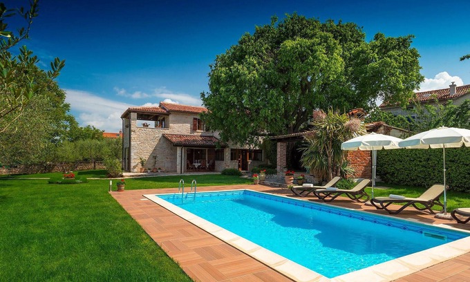 Rakovci House | Outstanding 2 Bedroom Retreat in Porec with Pool Access