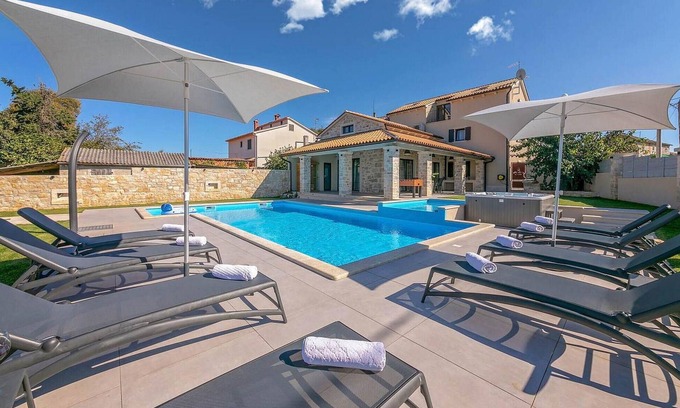 Filipini House | Family-Friendly 4 Bedroom Retreat in Porec - Rated 9.8/10