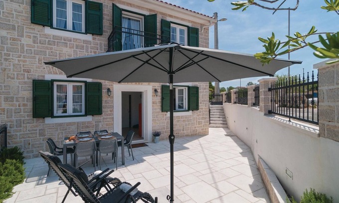 Primosten House | Discover a Cozy 2 Bedroom Retreat in Primosten with Lake View