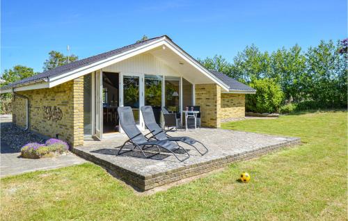 Ronde House | Cozy Retreat in Rnde with Free Wifi for Families