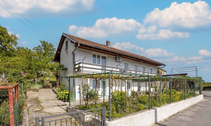 Viskovo House | Discover Your Ideal Vacation Home with Natural Surroundings