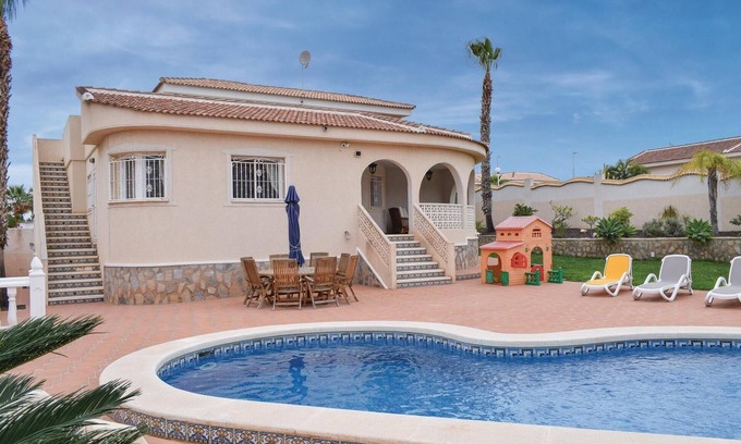 Quesada House | Spacious 4-Bedroom Retreat with Pool in Rojales