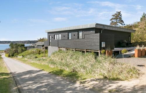 Sallingsund House | Cozy Home in Roslev with Pet-Friendly Amenities & Kitchen