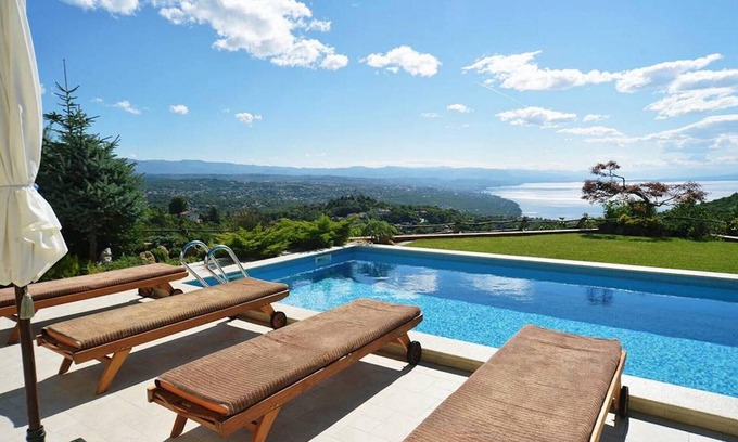 Rukavac House | Stunning home in Rukavac with sauna
