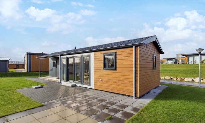 Suesel House | Inviting 2 Bedroom Retreat in Scenic Süsel with Spa Access