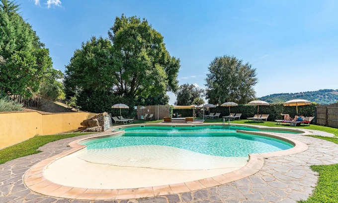 Scansano House | Experience Scenic Countryside Views from a Historic Retreat