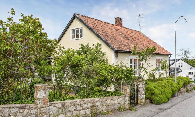 Simrishamn House | Ideal 4-Bedroom Retreat with Oceanfront Views in Simrishamn