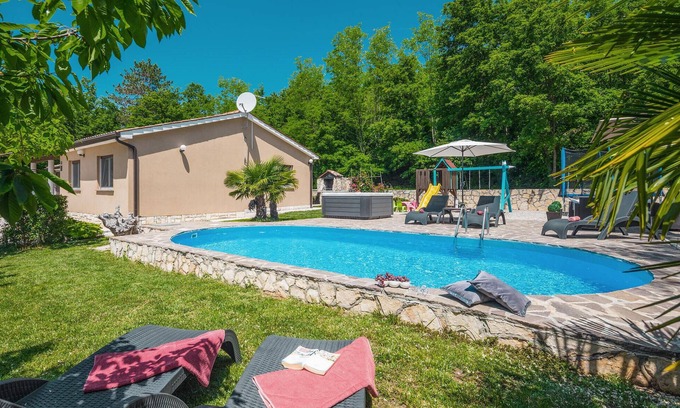 Sveta Nedelja House | Inviting 3 Bedroom Accommodation in Beautiful Snasici