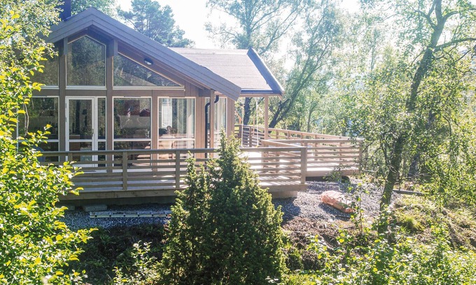 Møre og Romsdal House | Delicately Furnished Cottage with Spa Near Strandafjellet