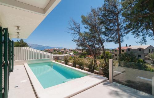 Sumartin House | Pet-Friendly 3 Bedroom Home with Pool in Sumartin